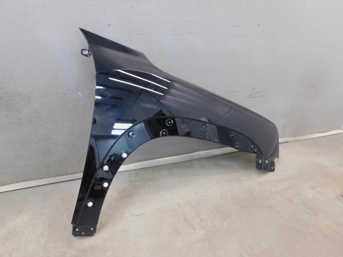 Крыло переднее правое