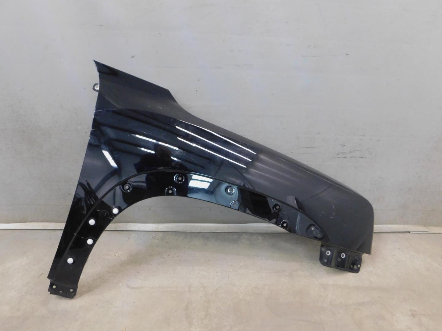 Крыло переднее правое