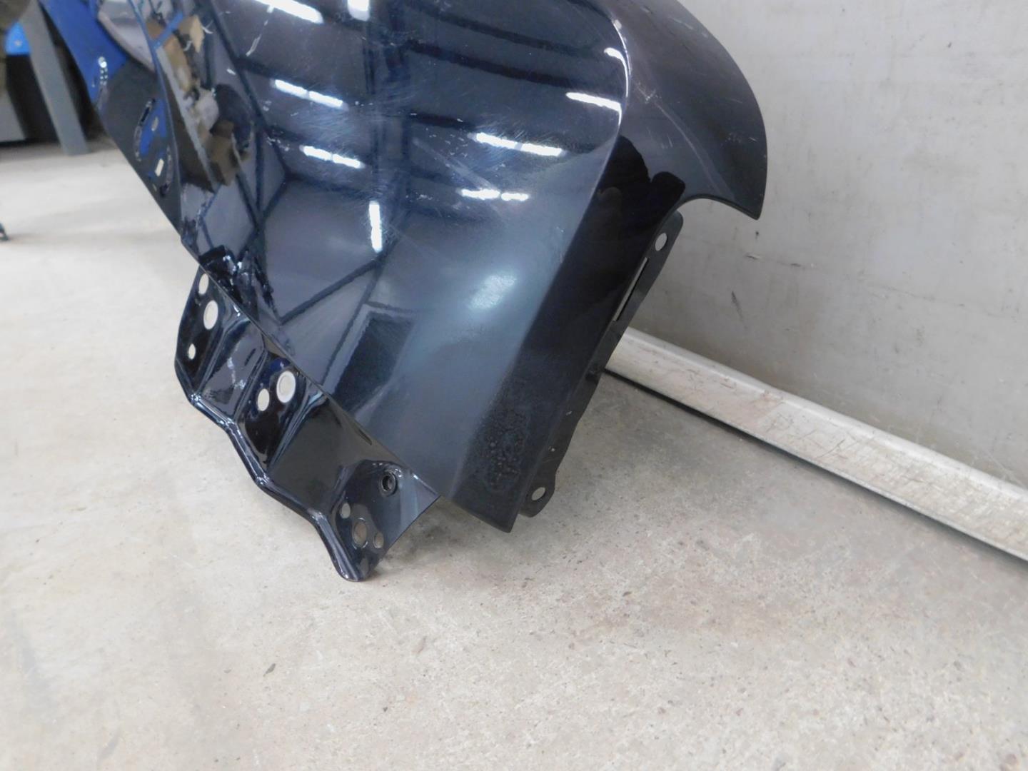 Крыло переднее правое