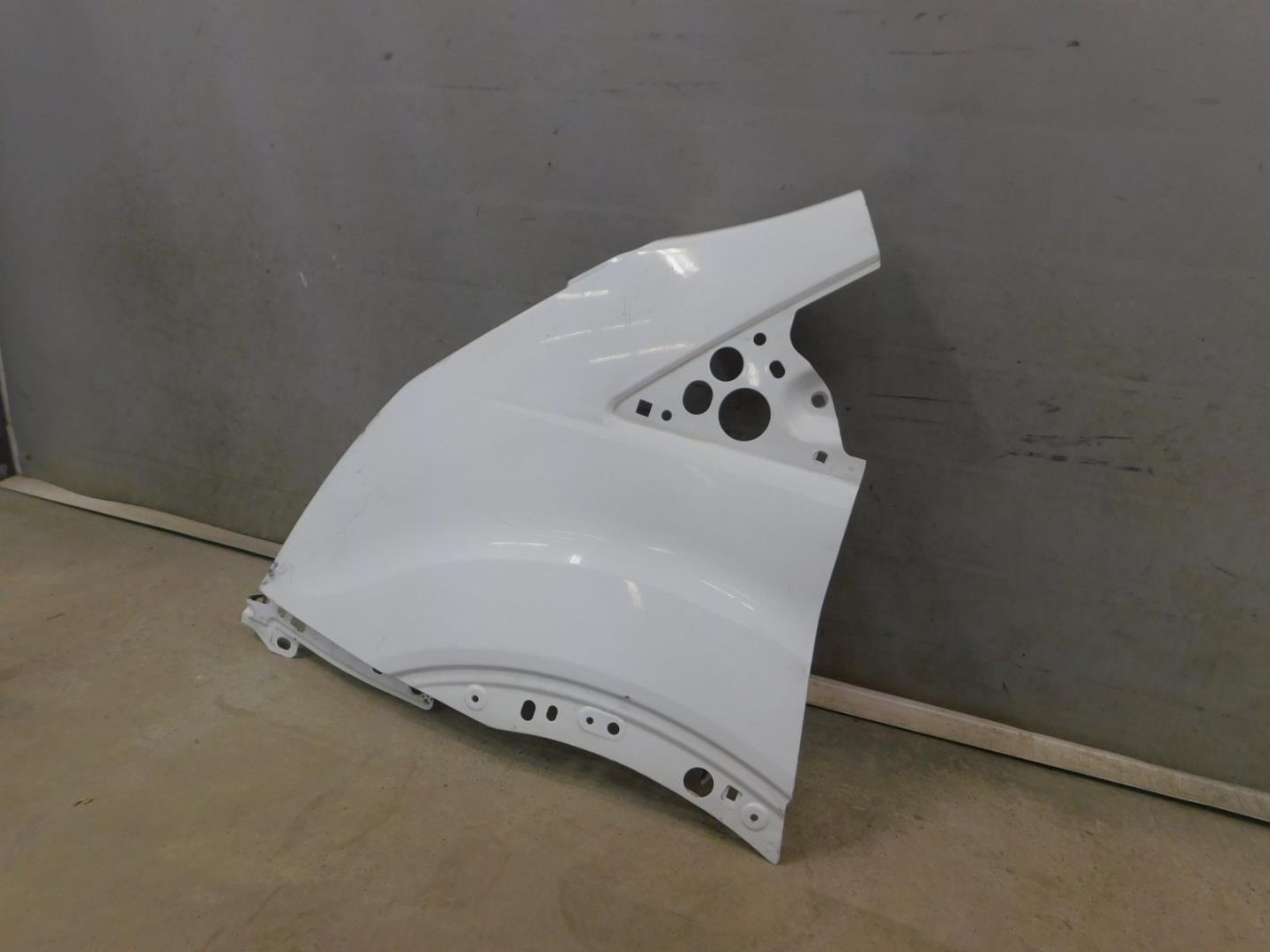 Крыло переднее левое