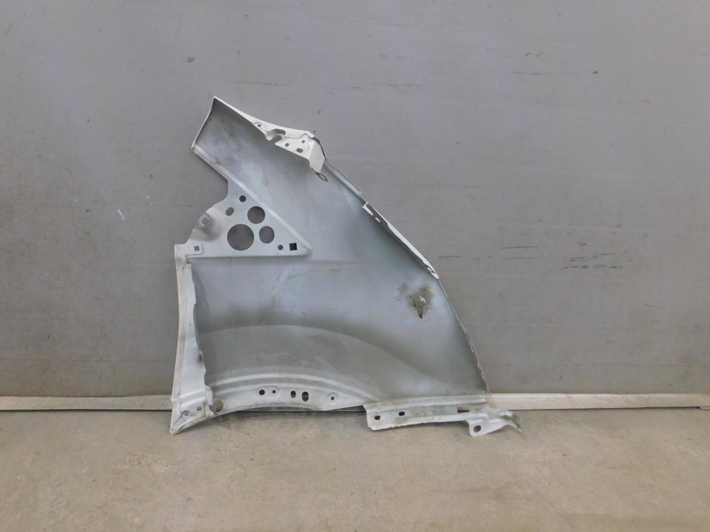 Крыло переднее левое