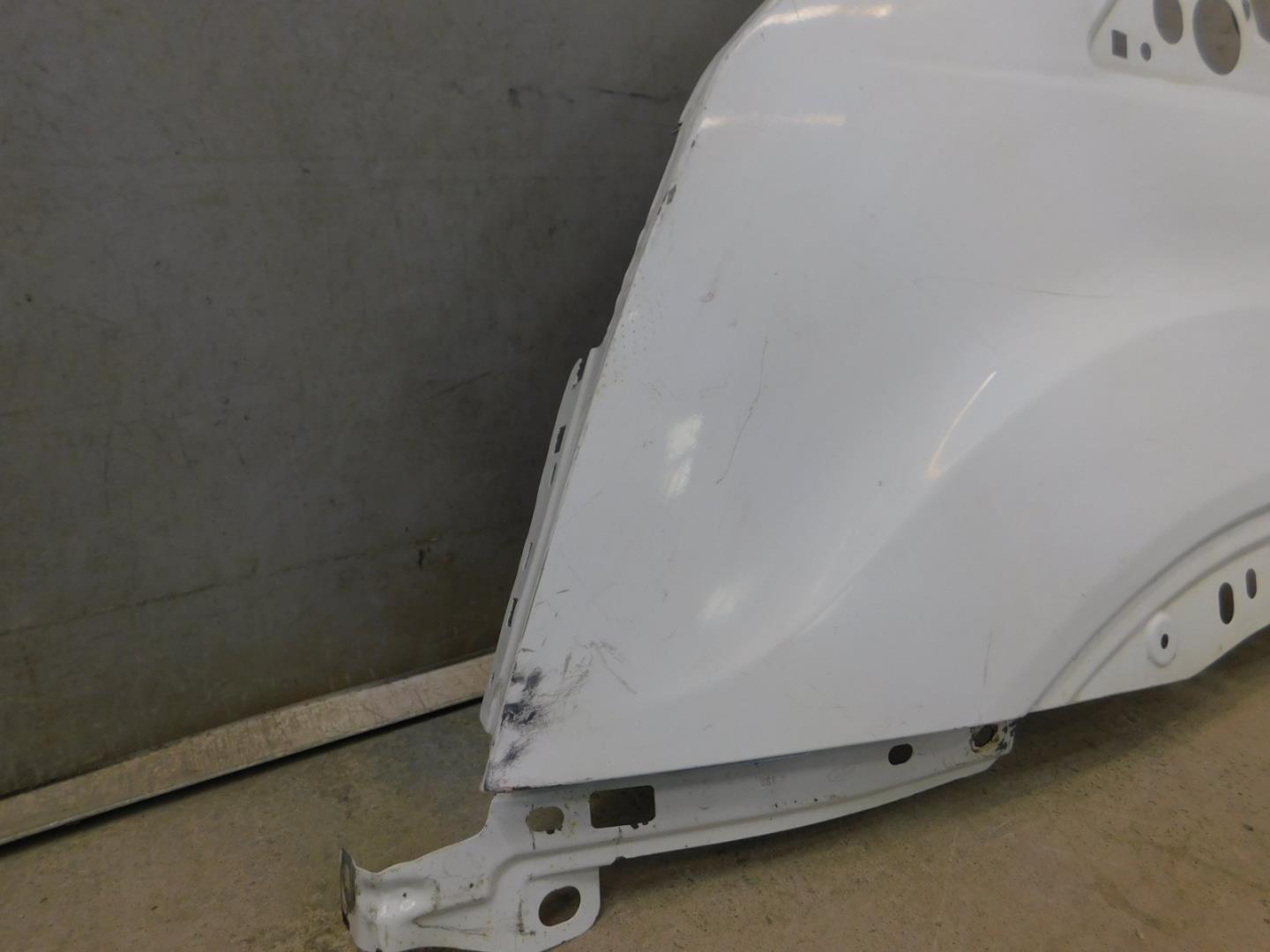 Крыло переднее левое