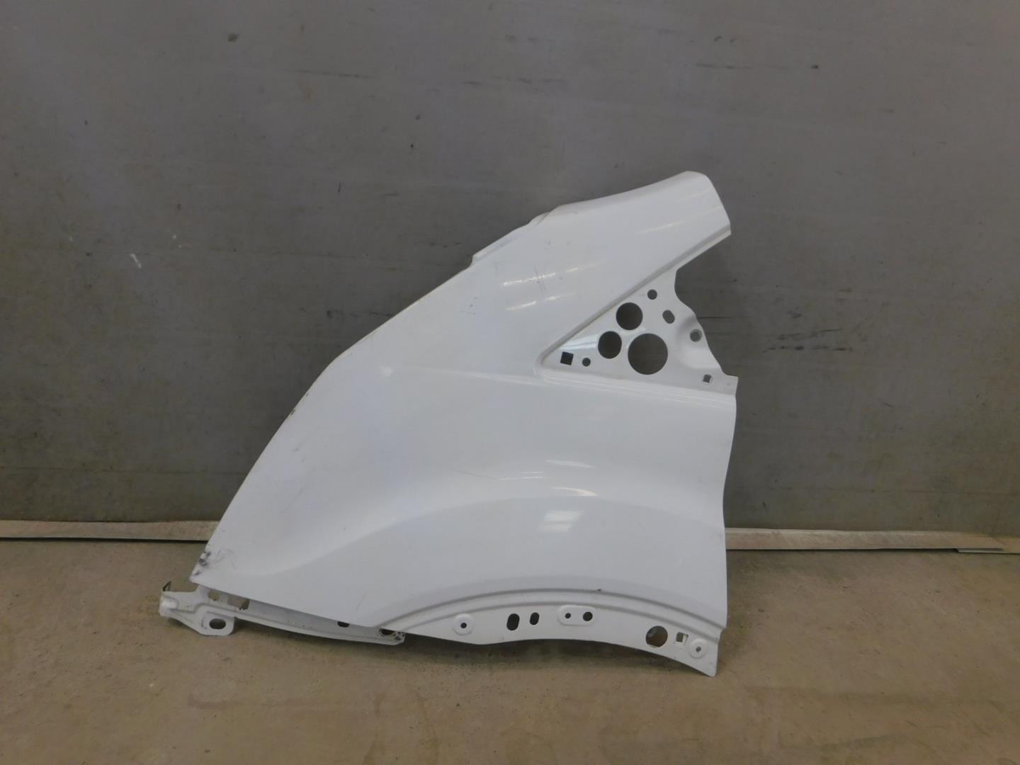 Крыло переднее левое