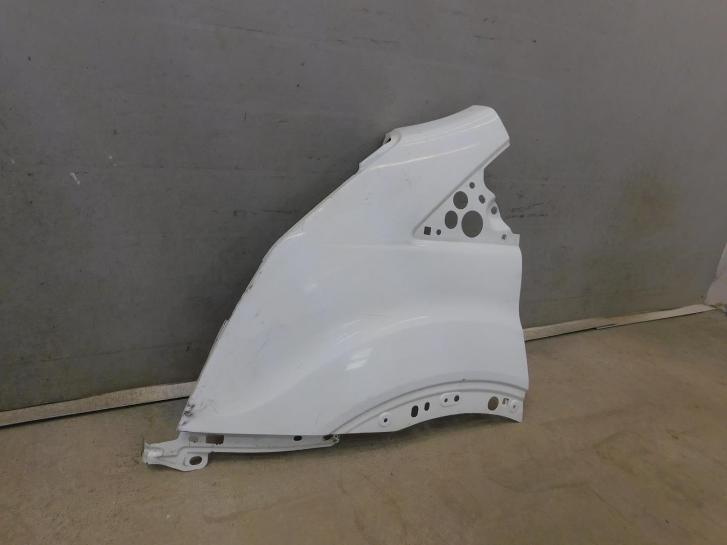 Крыло переднее левое