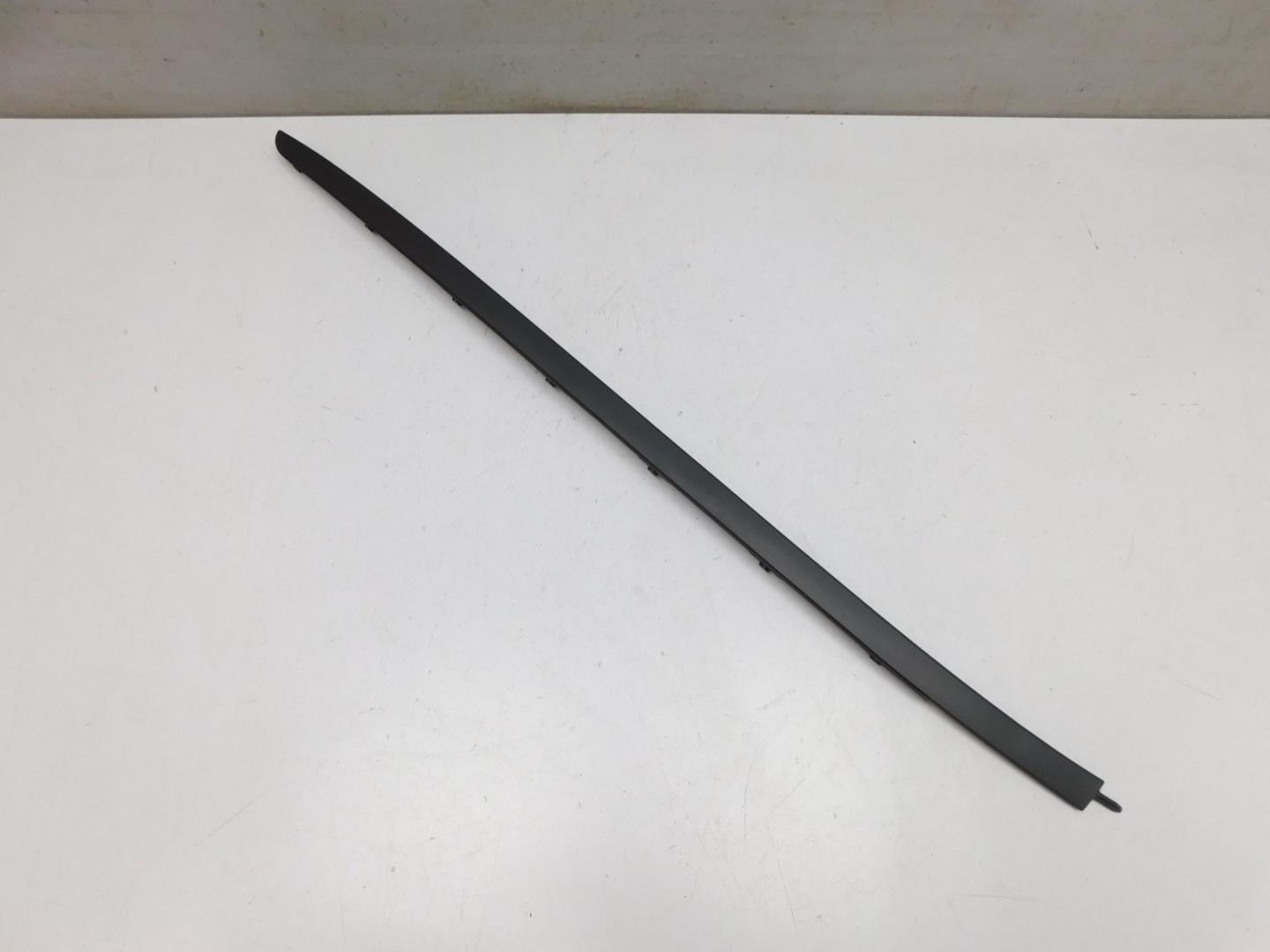 Молдинг лобового стекла