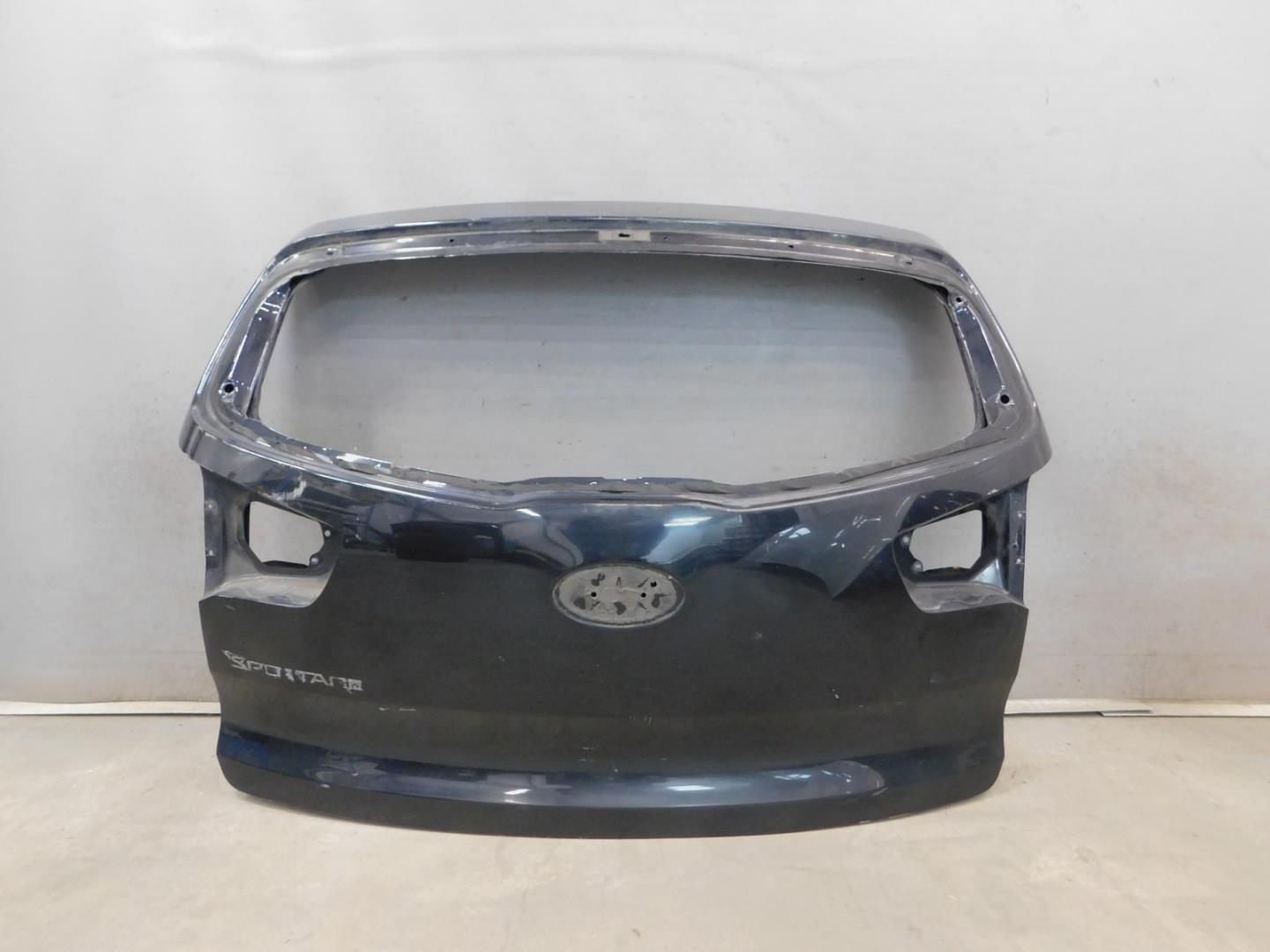 Дверь багажника