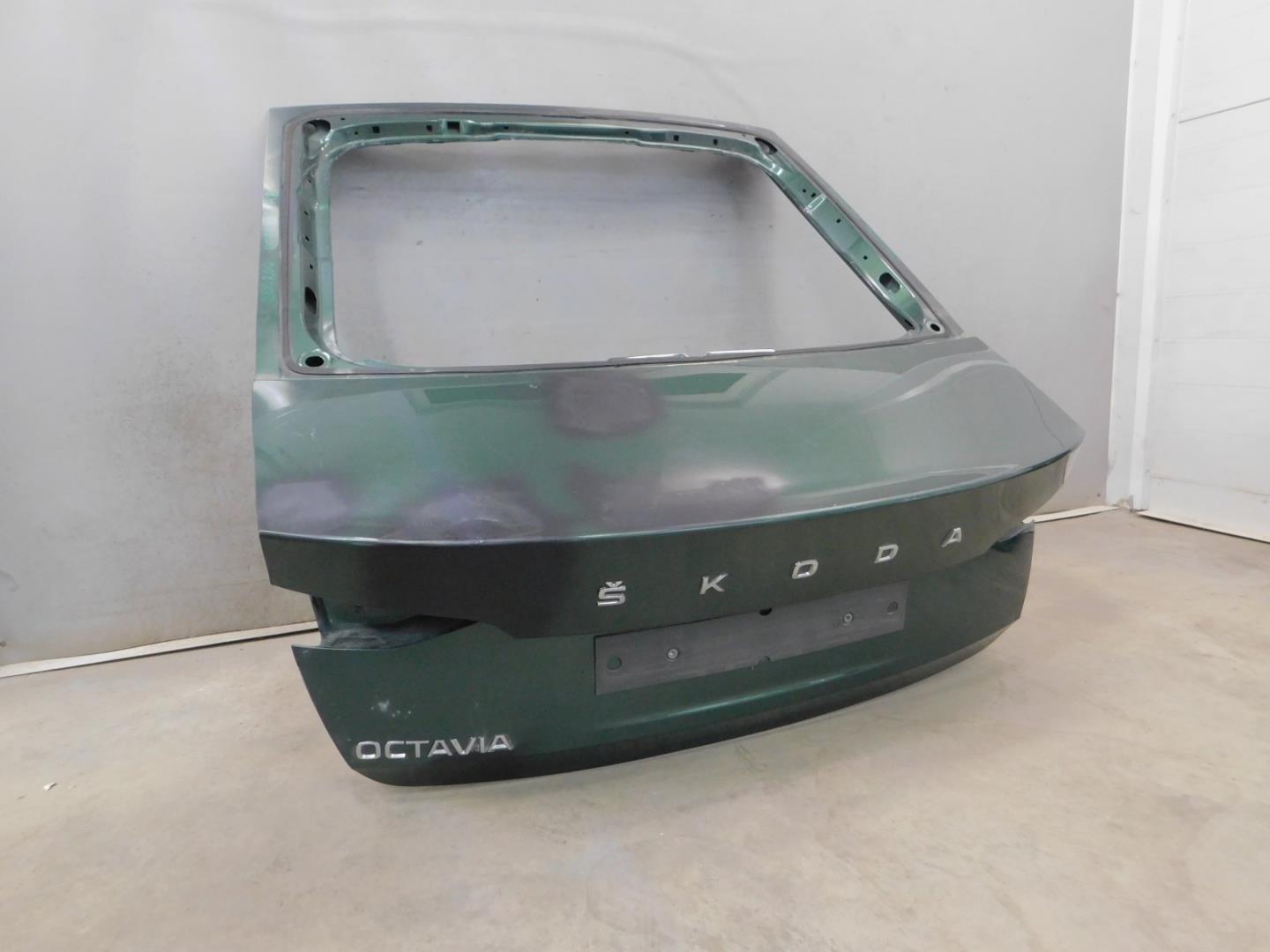 Дверь багажника