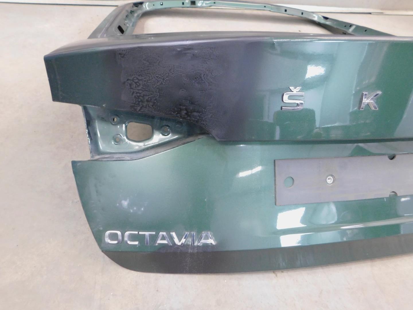 Дверь багажника