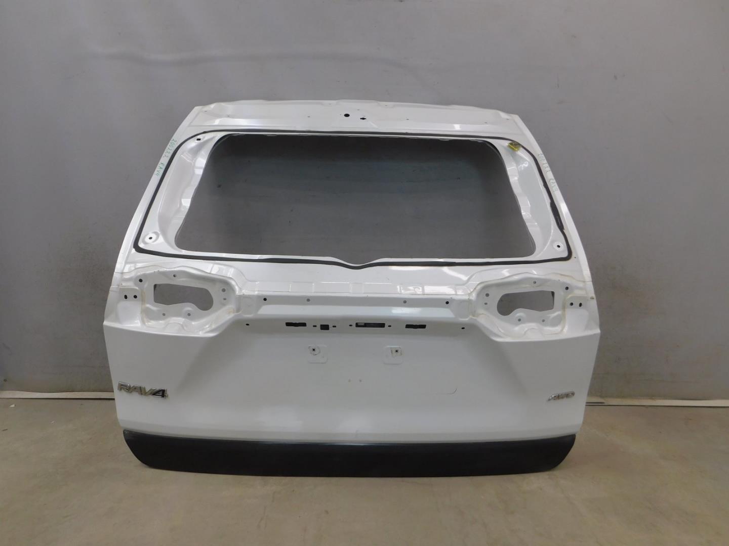 Дверь багажника