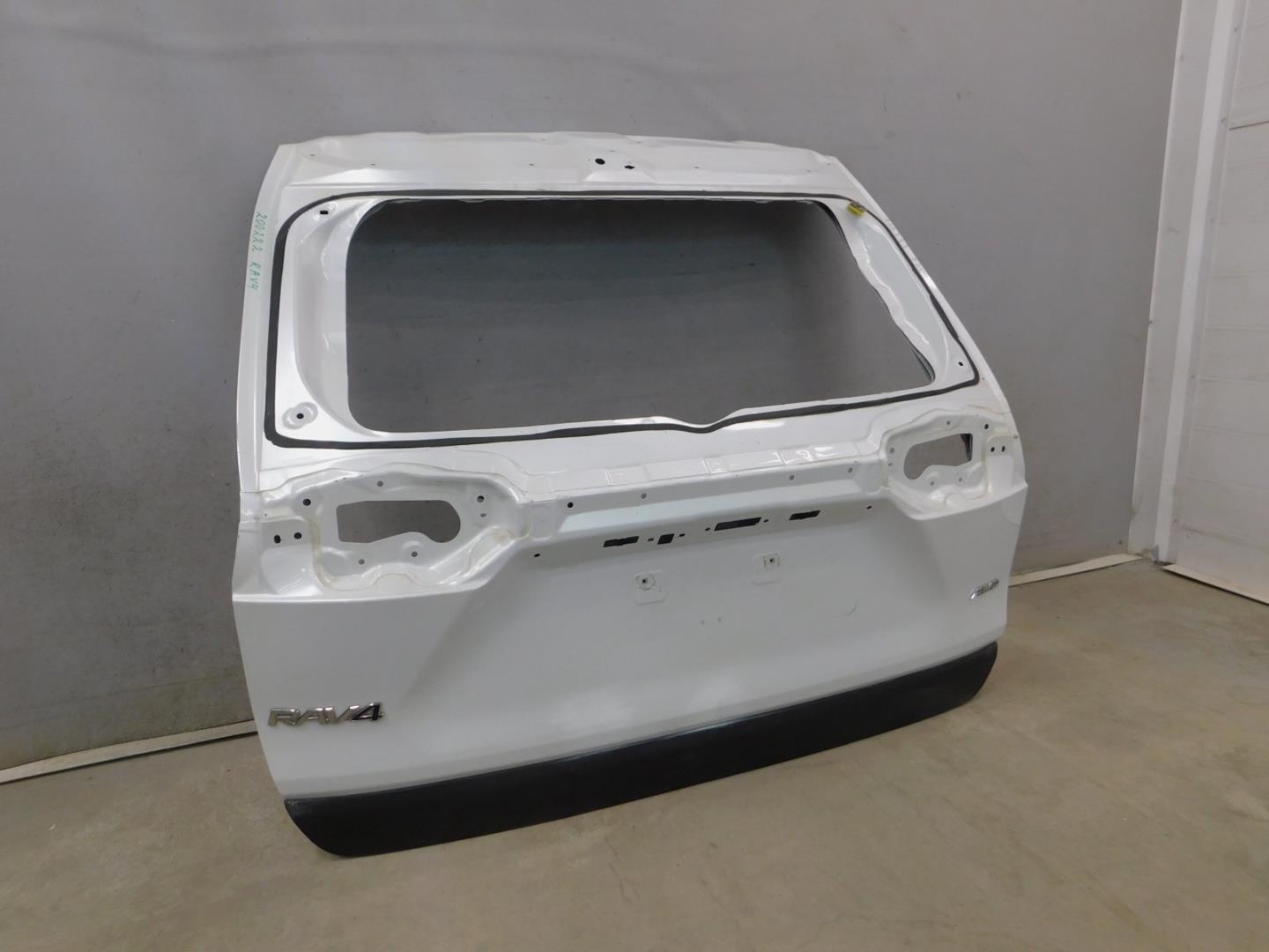 Дверь багажника