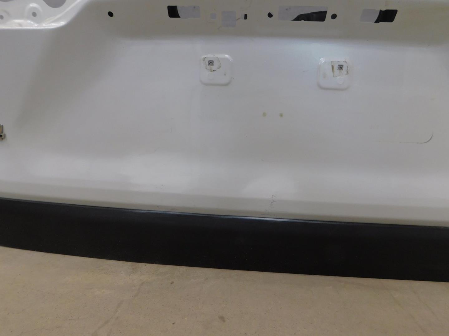 Дверь багажника