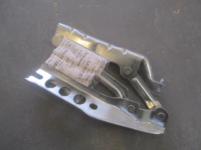 Петля капота левая