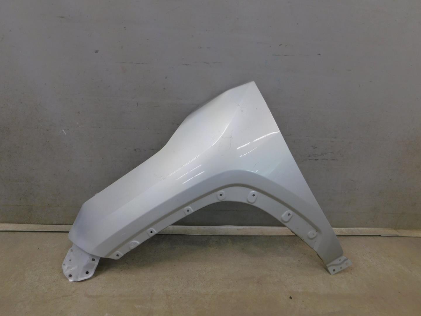 Крыло переднее левое