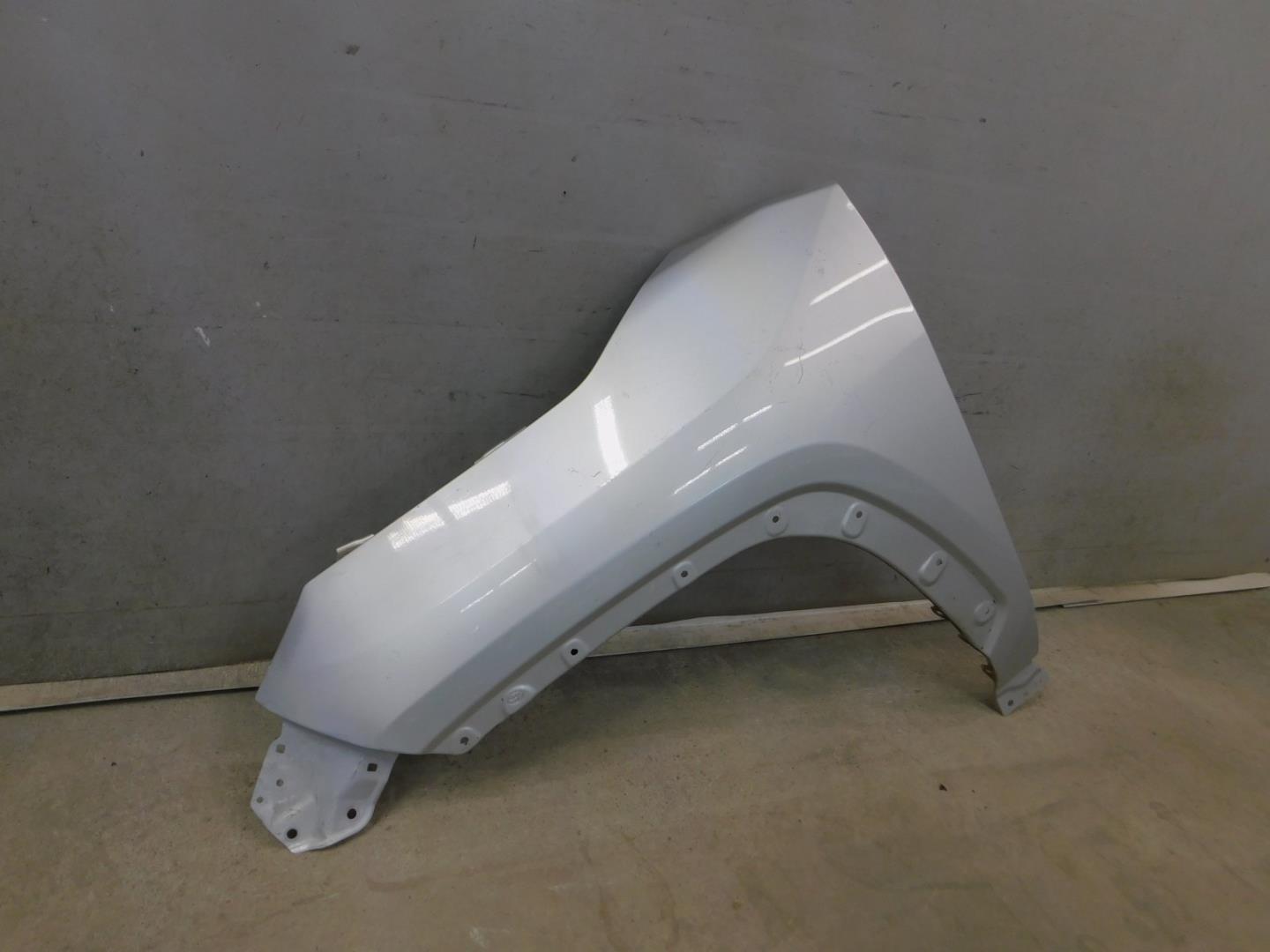 Крыло переднее левое