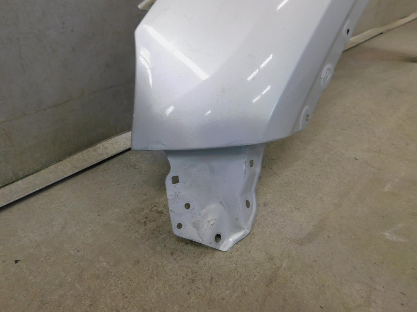 Крыло переднее левое