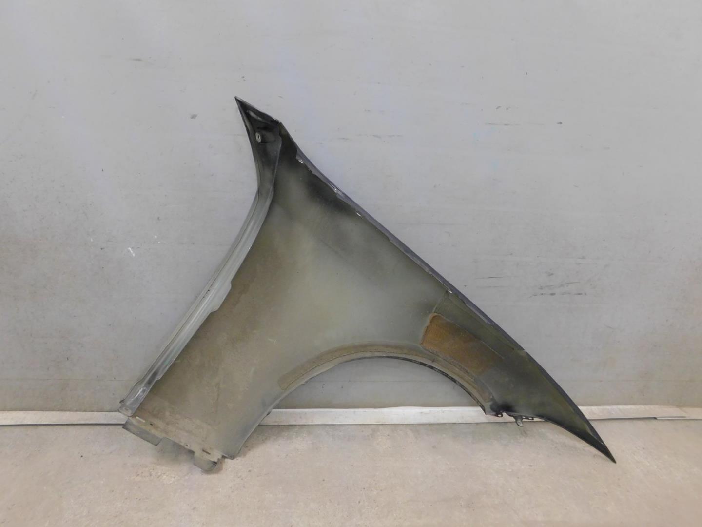 Крыло переднее левое