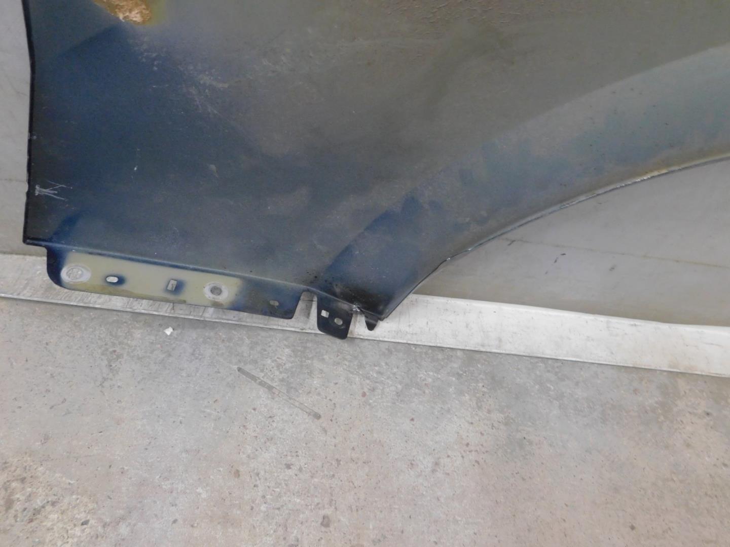 Крыло переднее правое