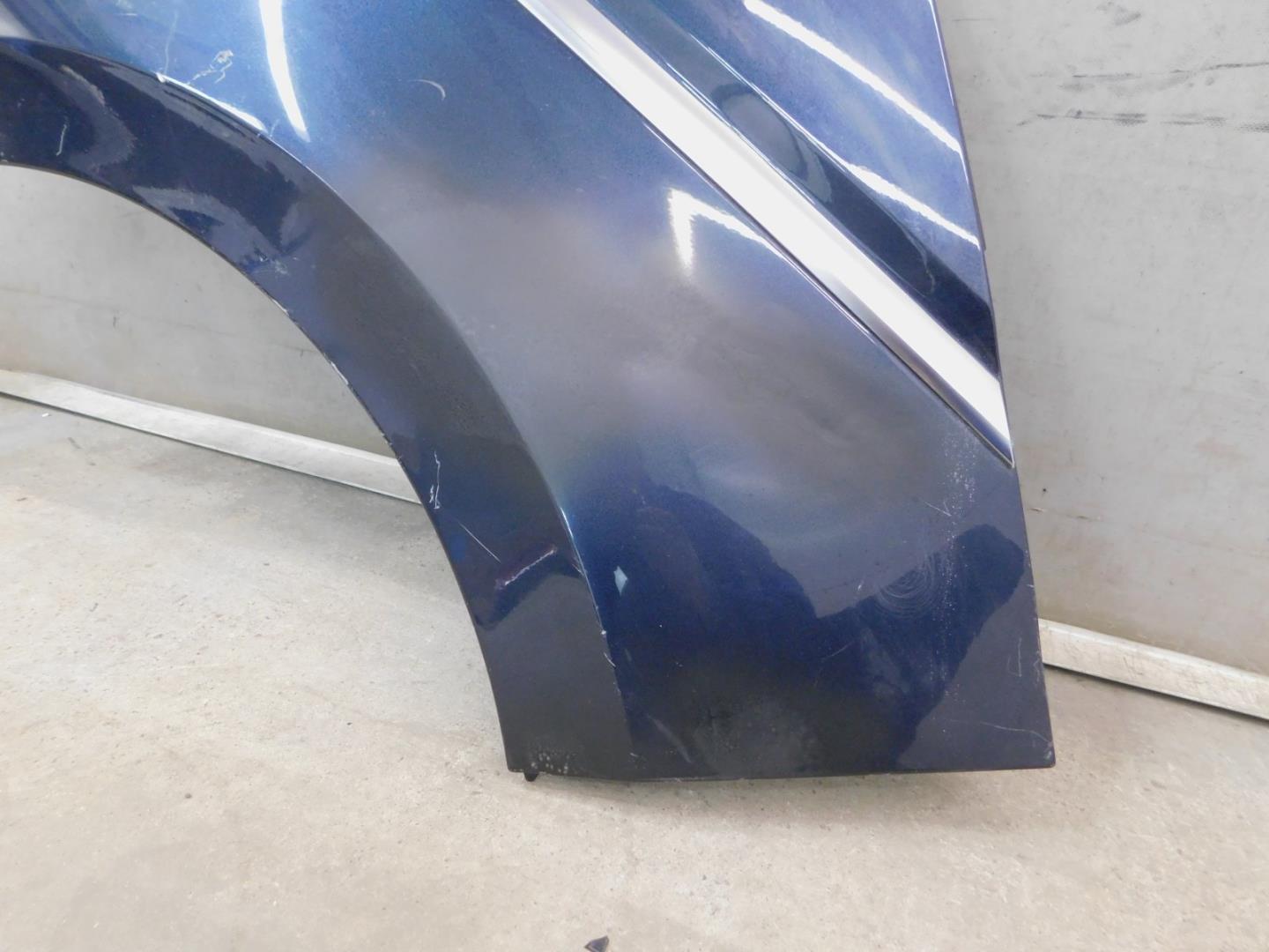 Крыло переднее правое