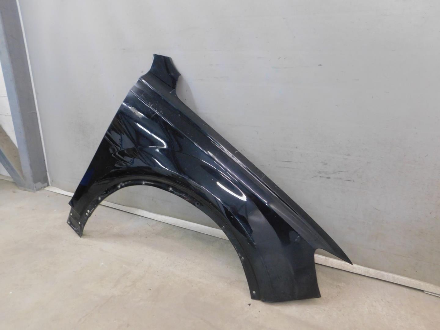 Крыло переднее правое