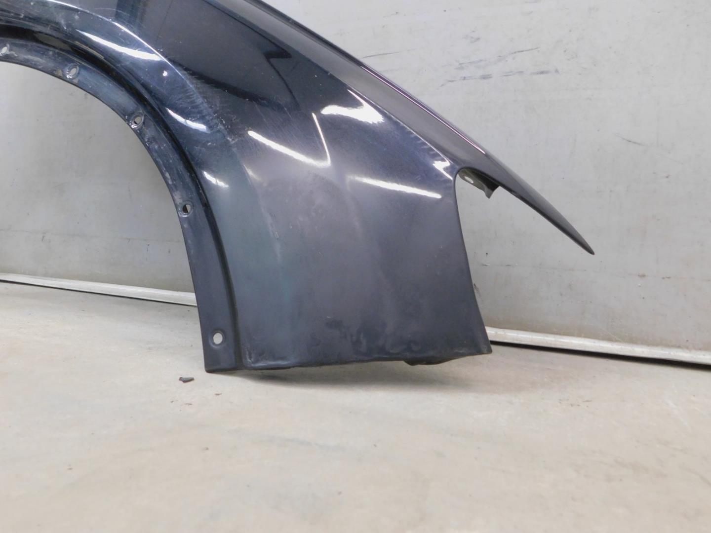 Крыло переднее правое