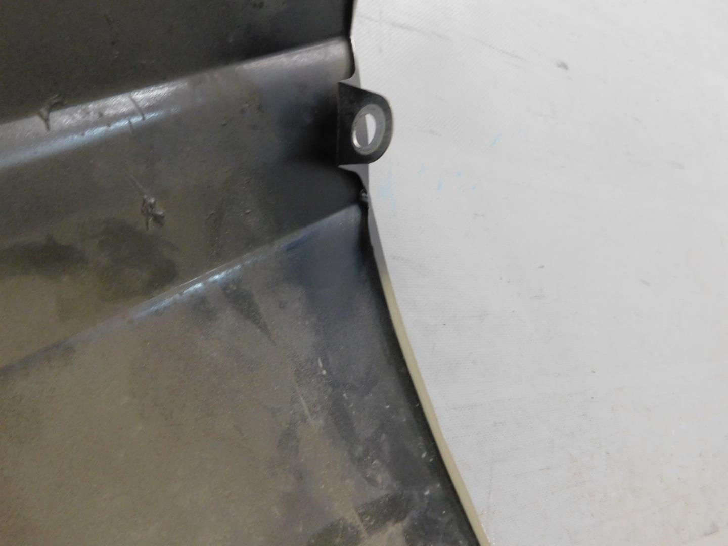 Крыло переднее правое