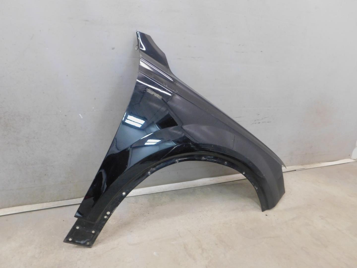 Крыло переднее правое