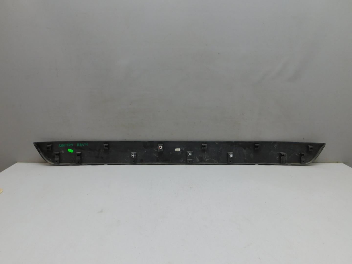 Накладка двери багажника