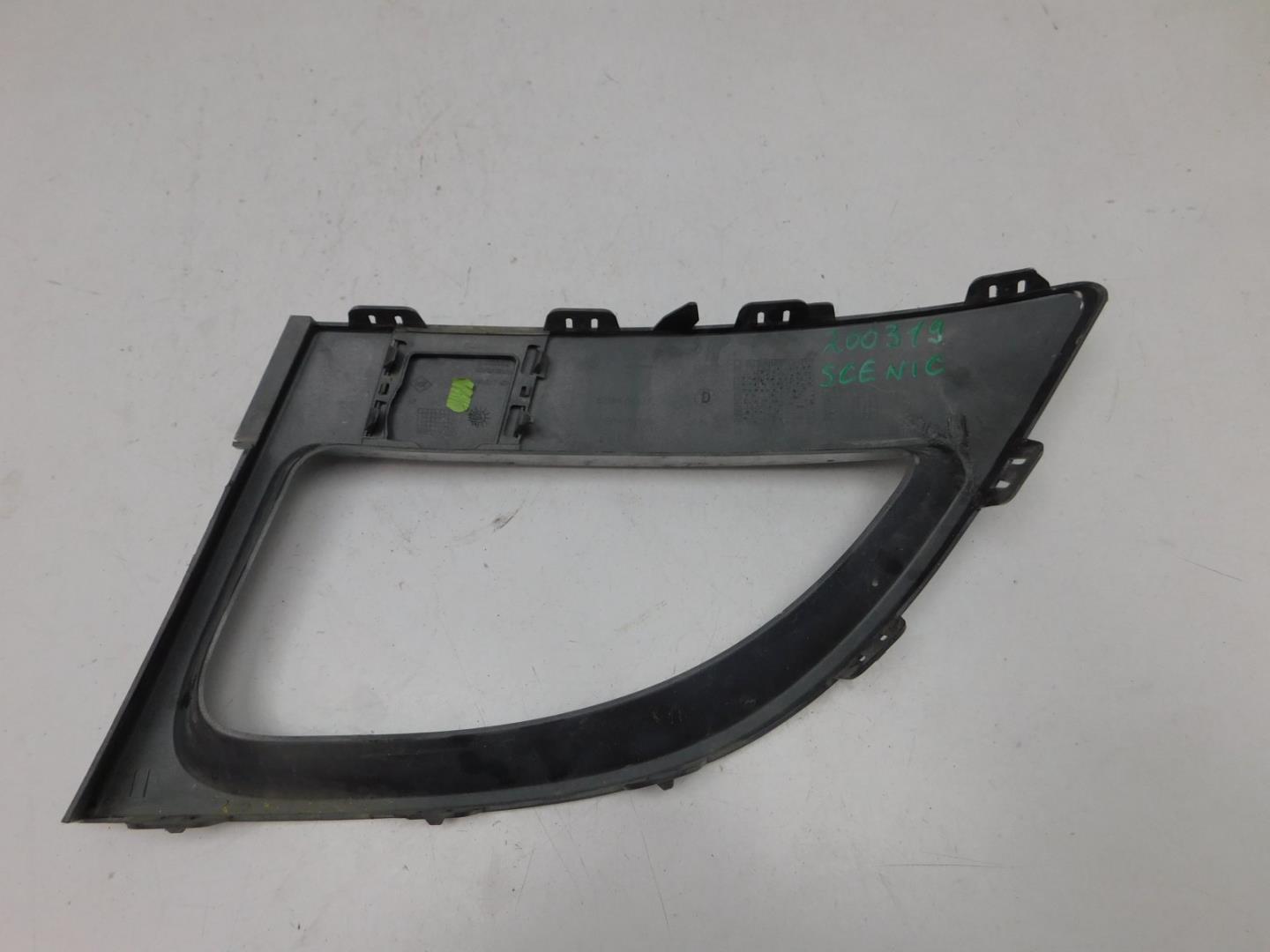 Накладка переднего бампера