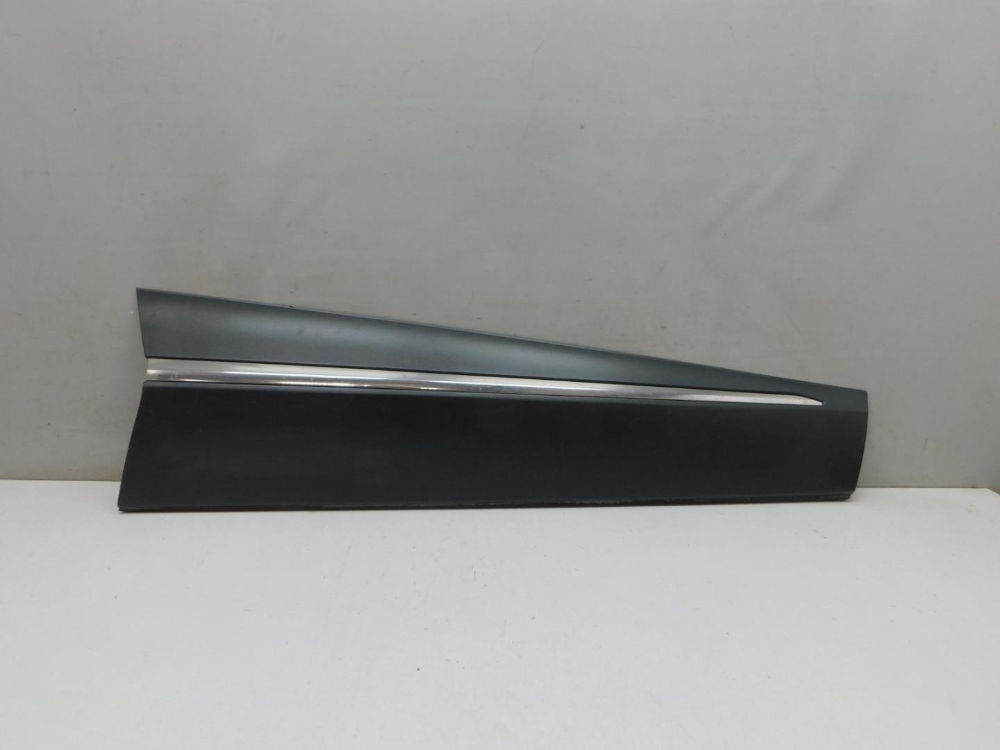 Накладка двери передней правой