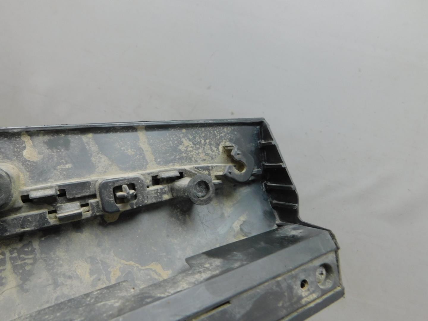 Накладка двери передней левой