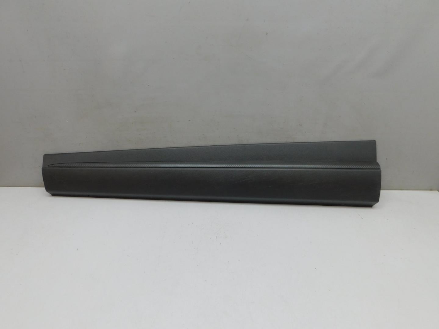 Накладка двери передней левой