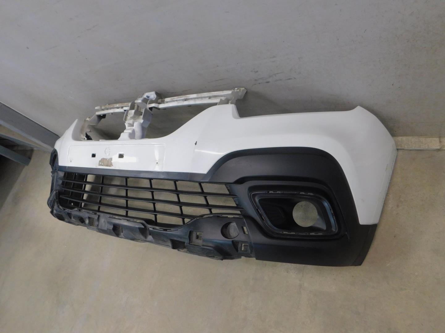 Бампер передний