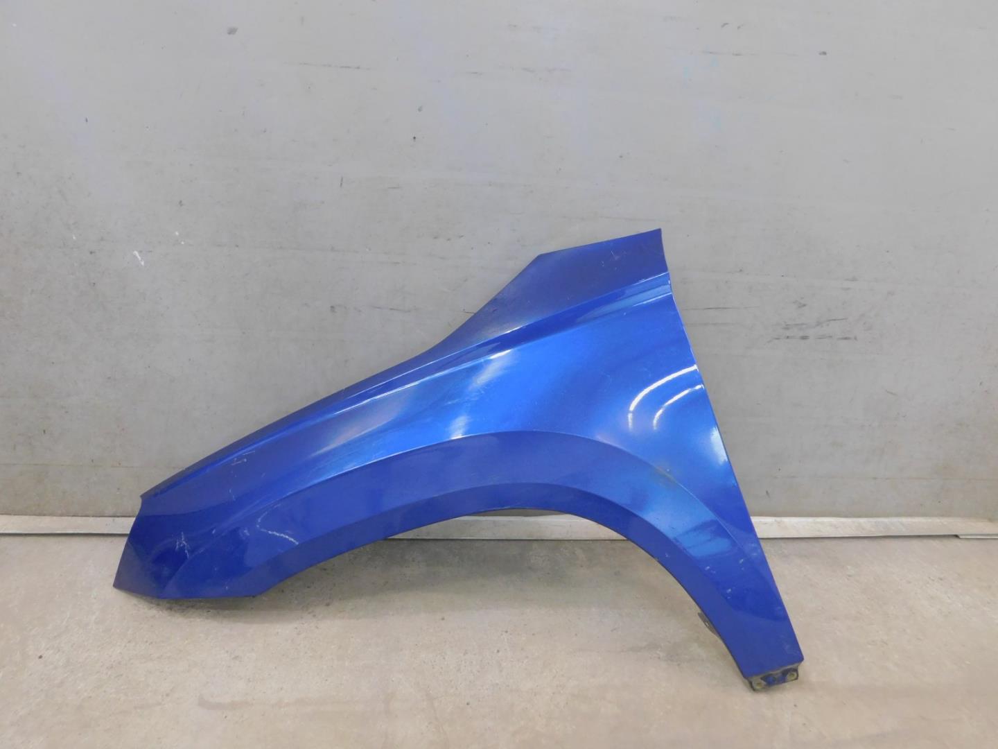 Крыло переднее левое