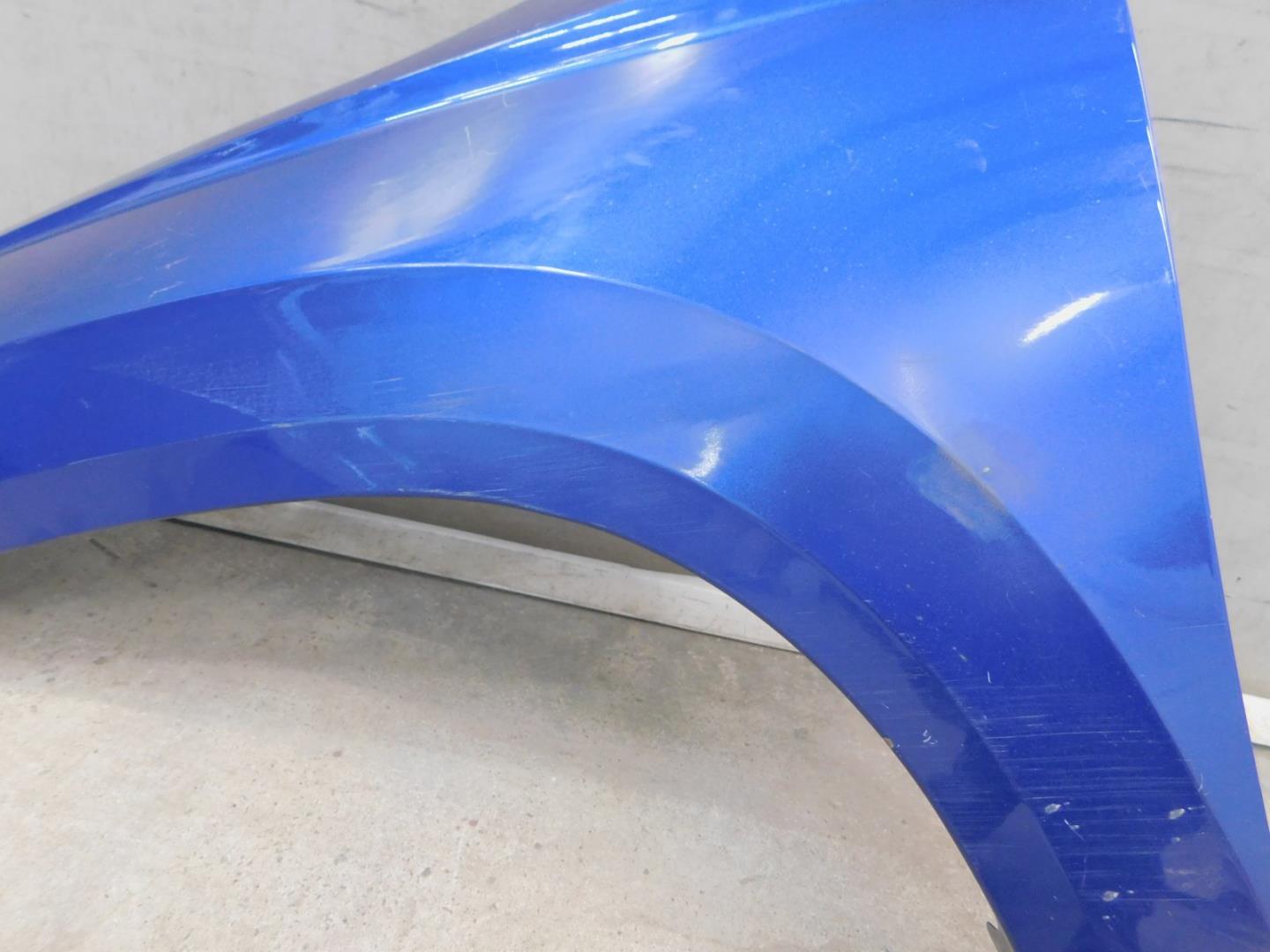 Крыло переднее левое