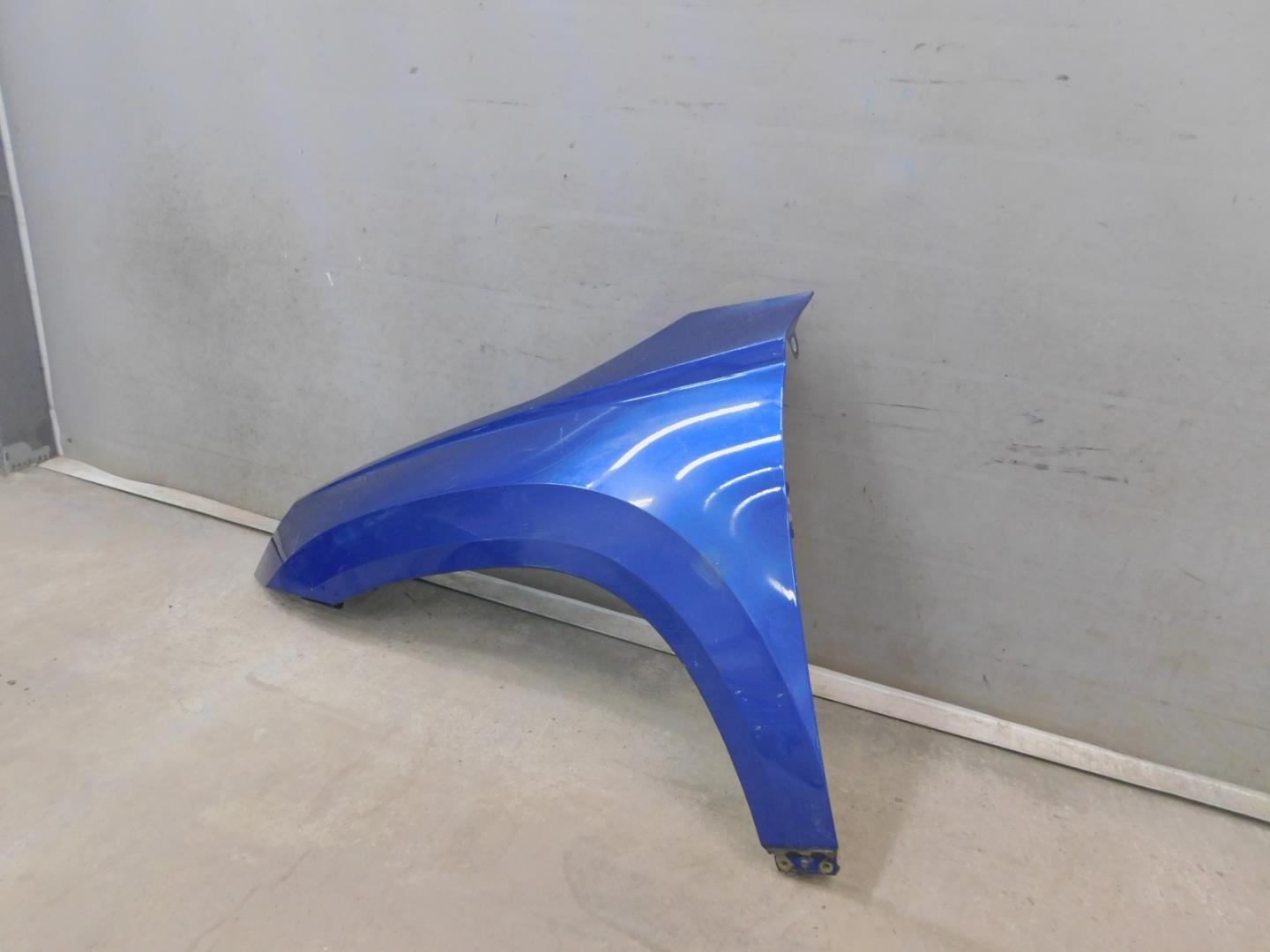 Крыло переднее левое