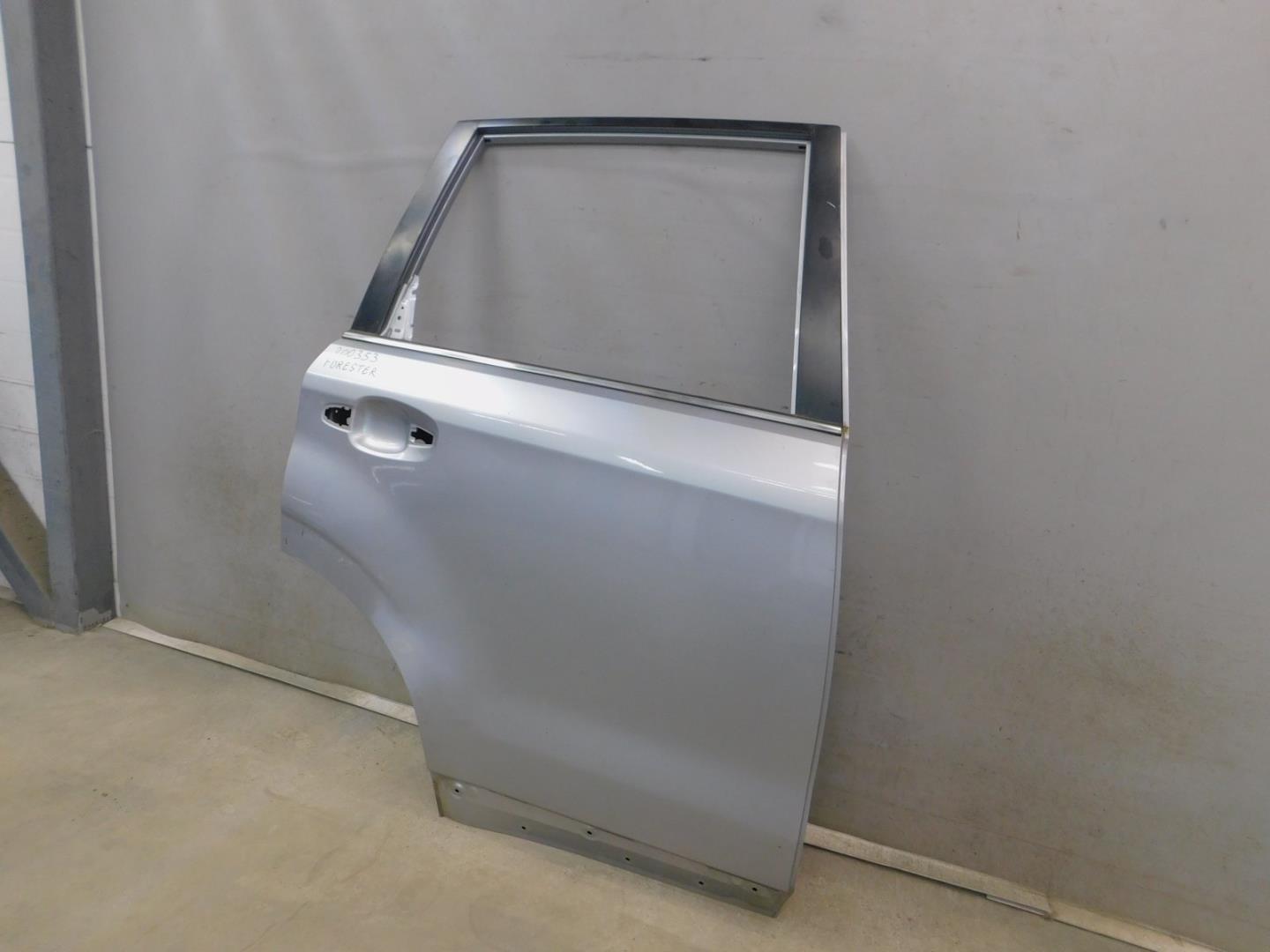 Дверь задняя правая