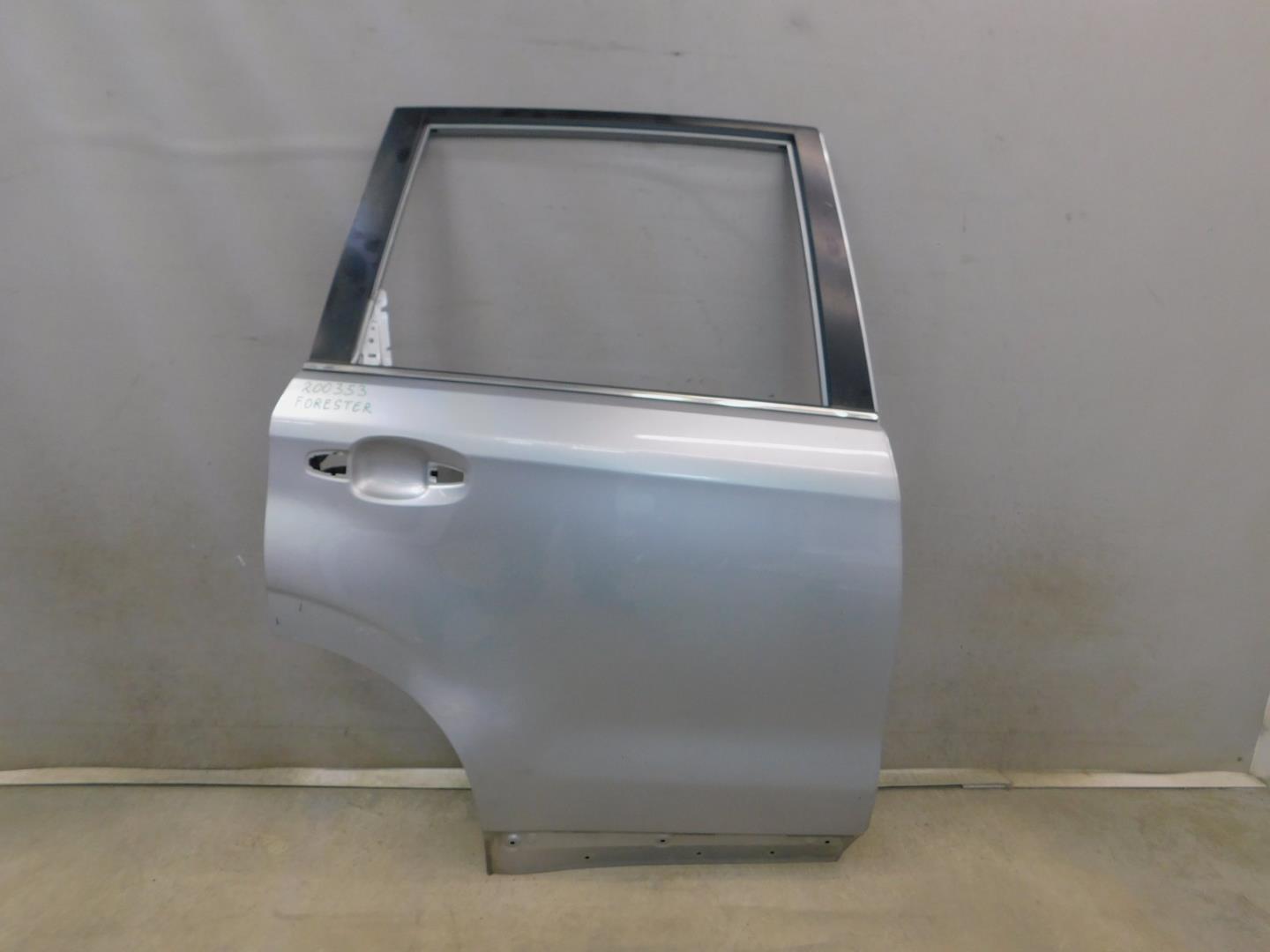 Дверь задняя правая