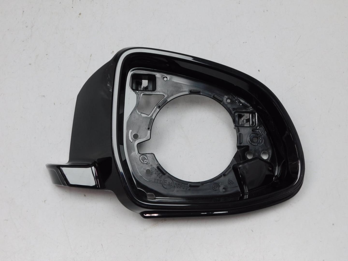 Накладка зеркала правого