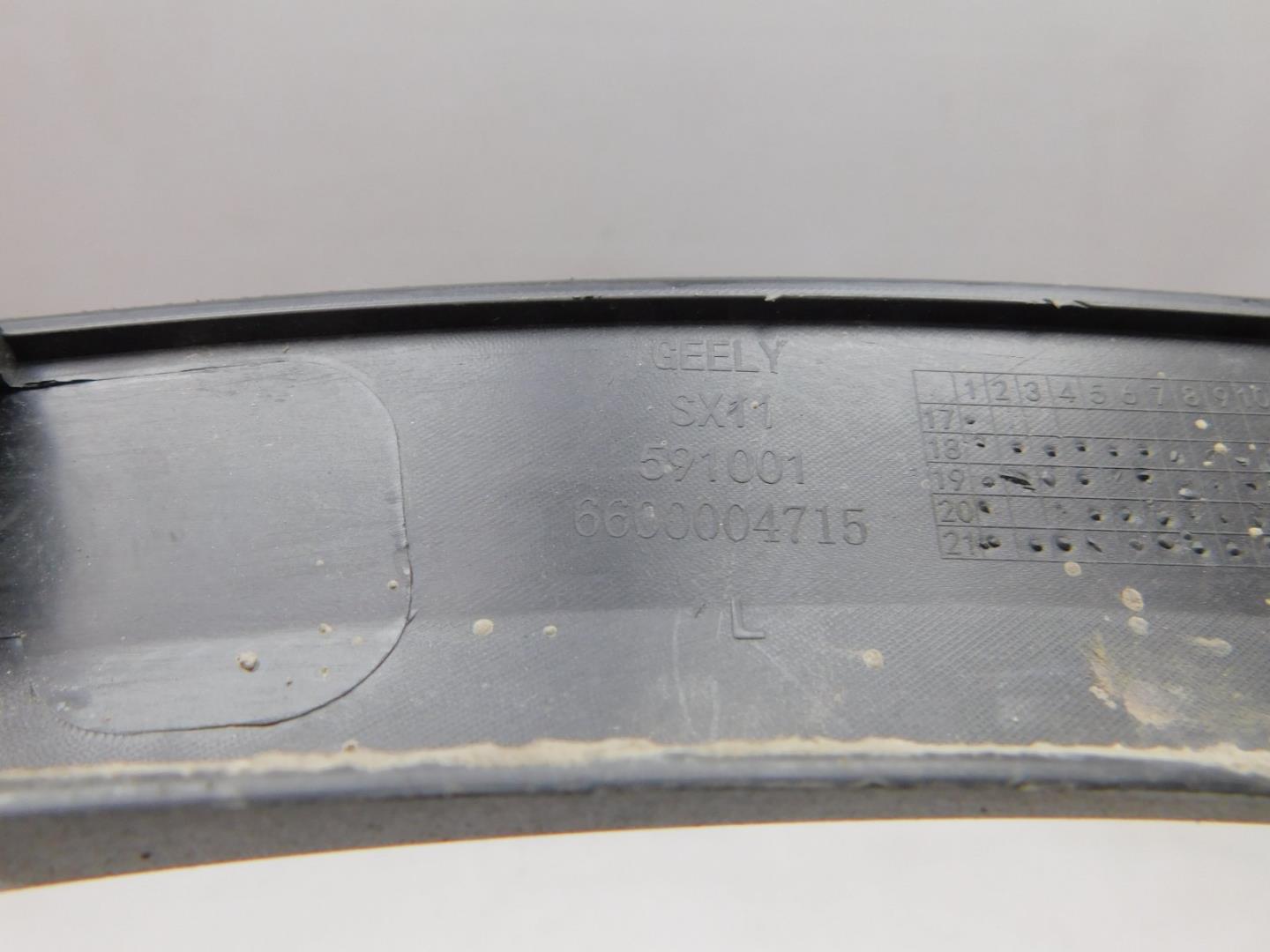 Накладка заднего крыла левого