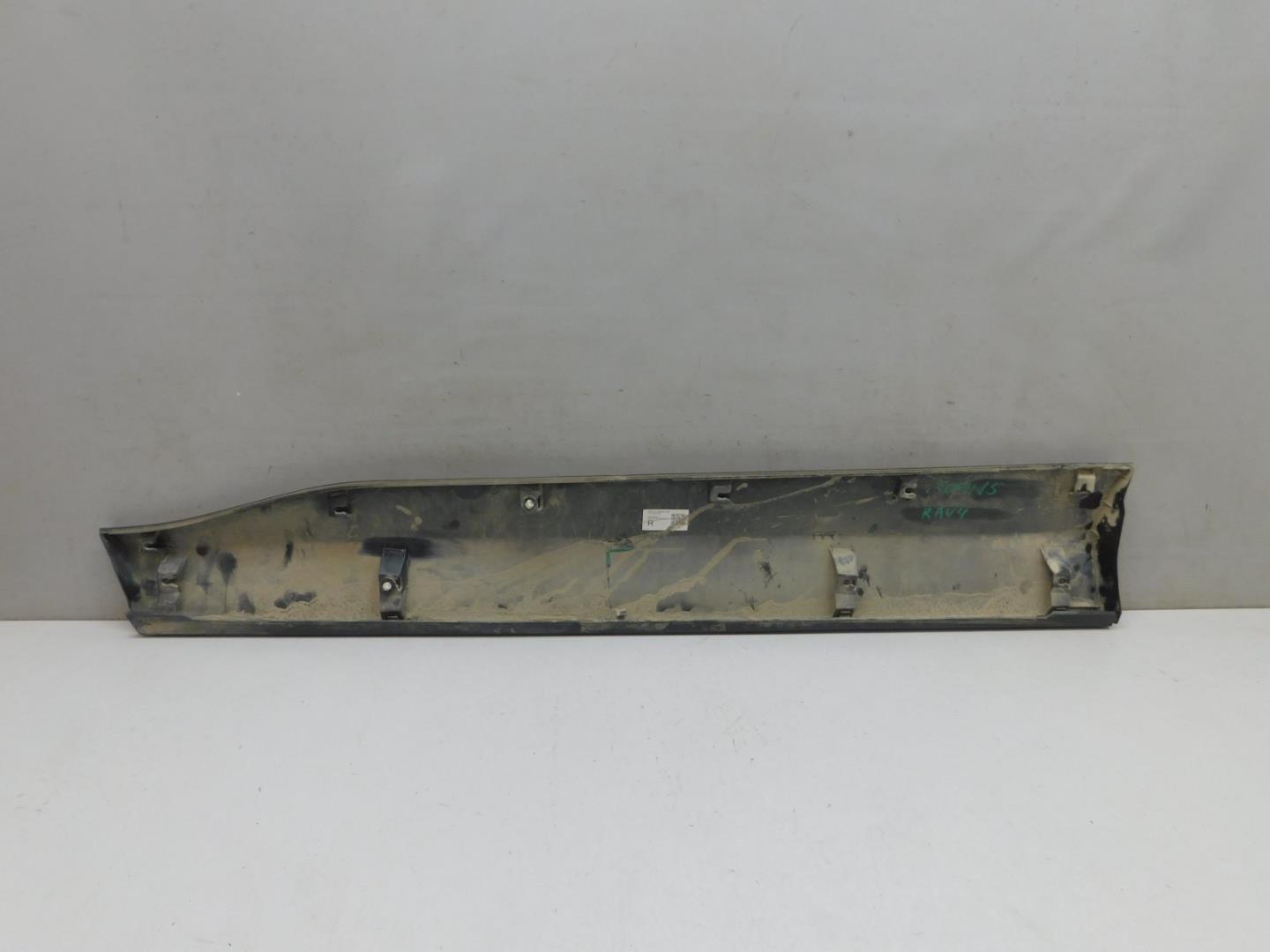 Накладка двери передней правой