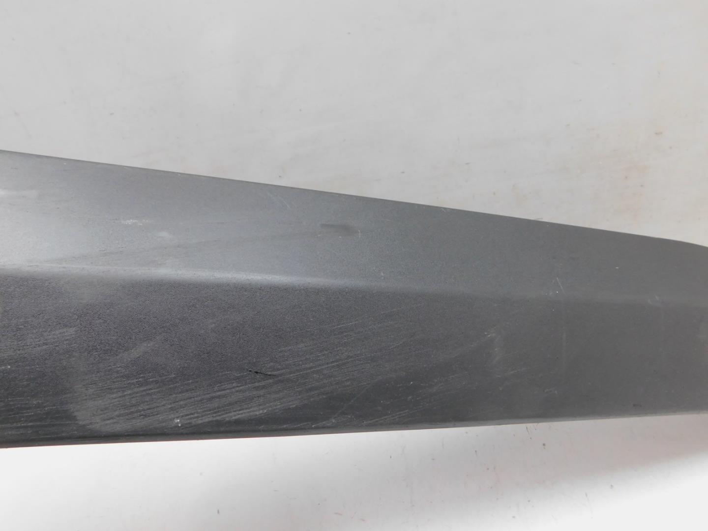 Накладка двери передней правой