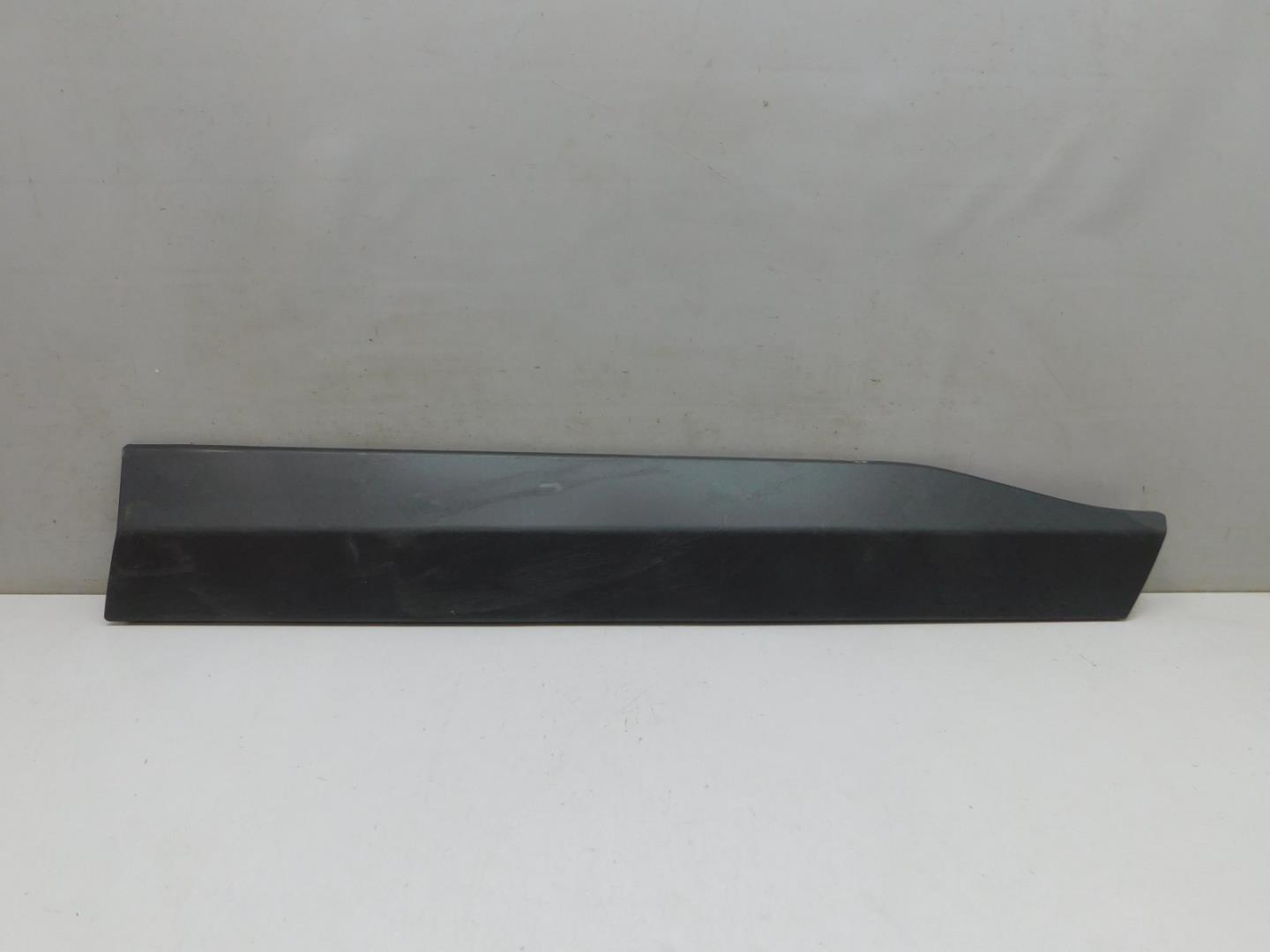 Накладка двери передней правой