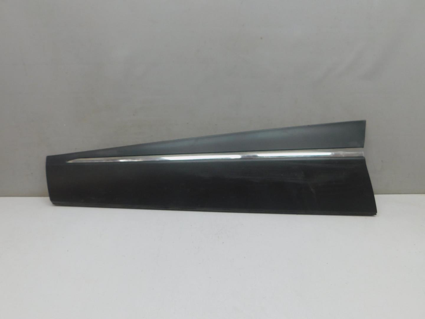 Накладка двери передней левой