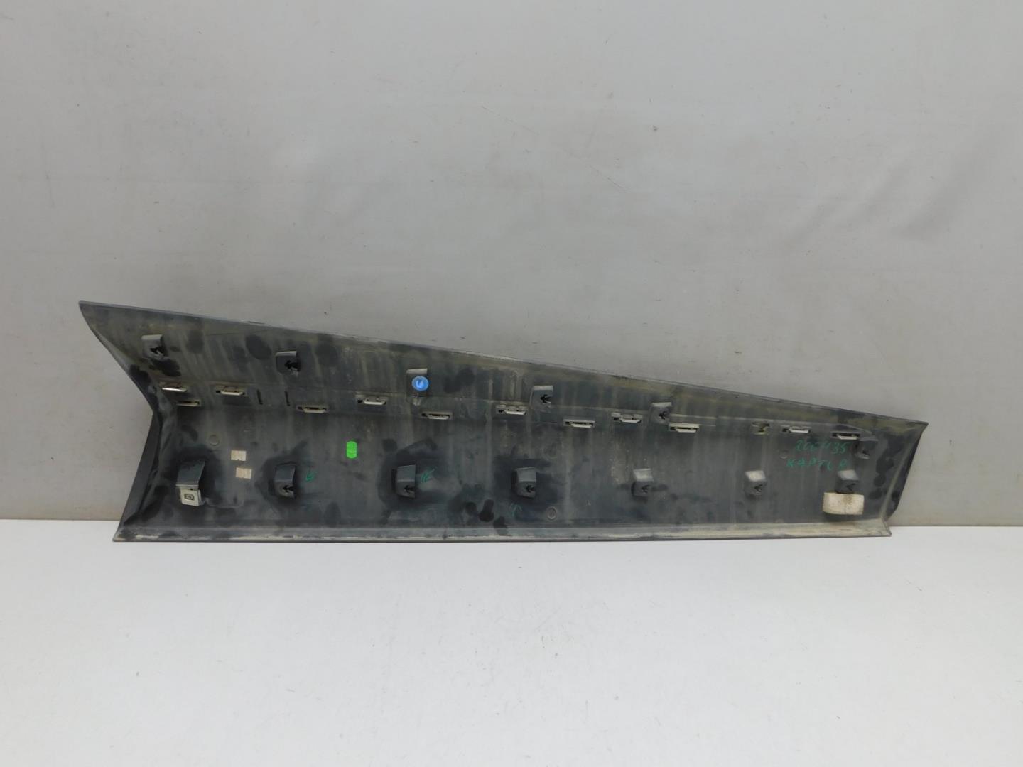 Накладка двери передней левой