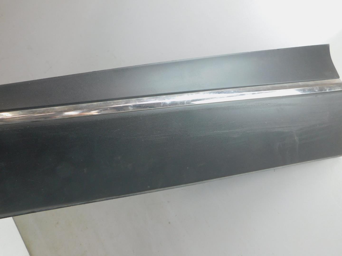 Накладка двери передней левой