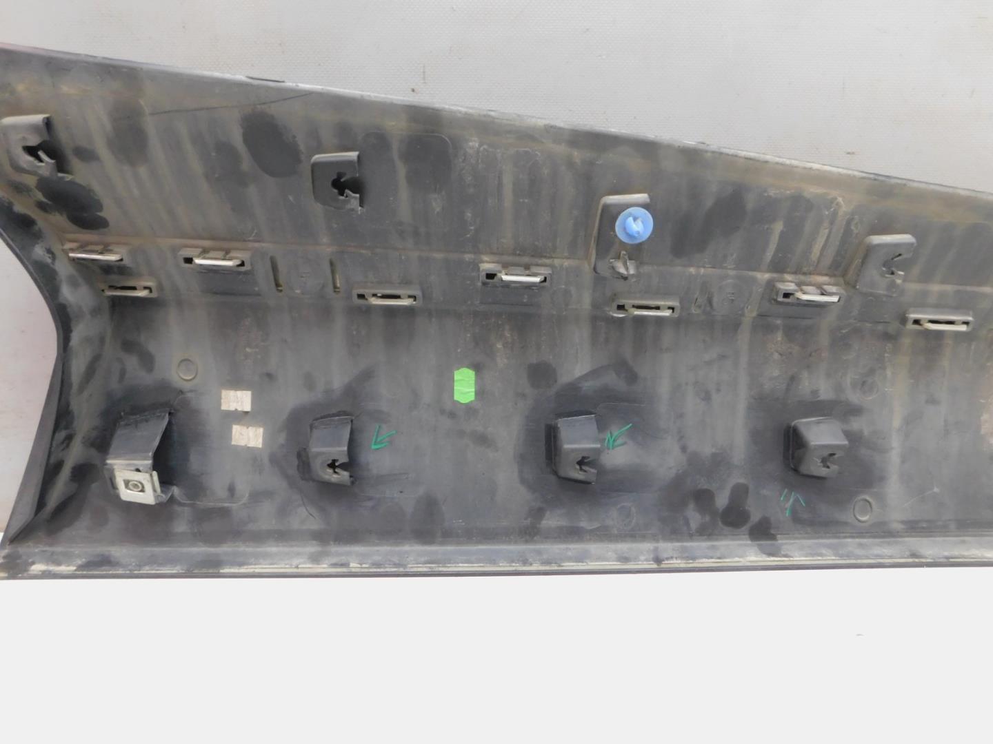 Накладка двери передней левой