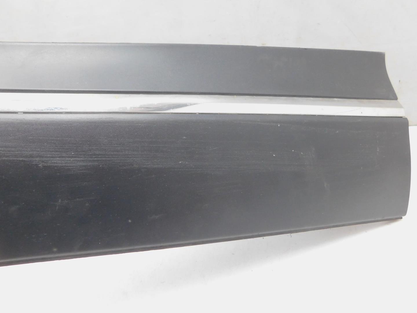 Накладка двери передней левой