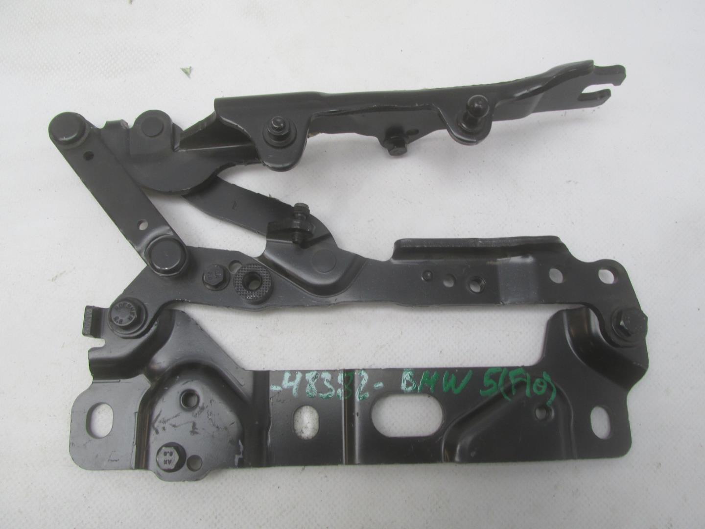 Петля капота левая