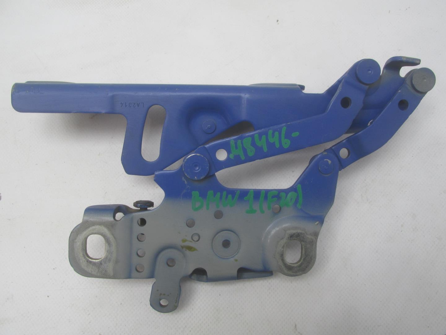 Петля капота правая