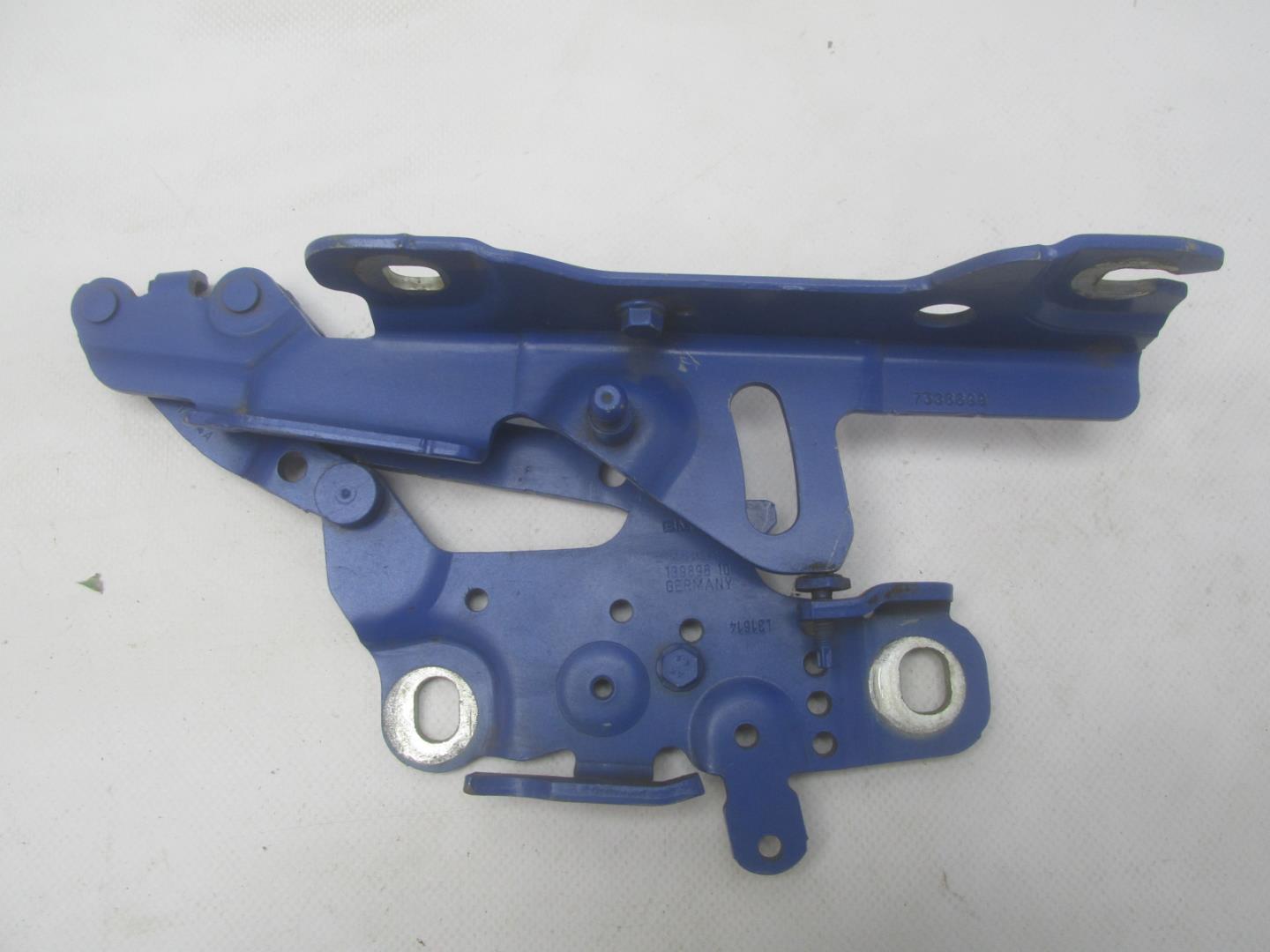 Петля капота правая